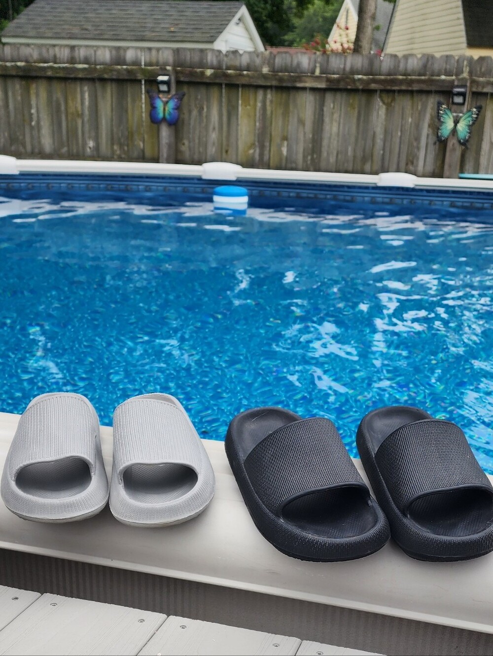 Pool Slide Sandals in Black and Light Gray